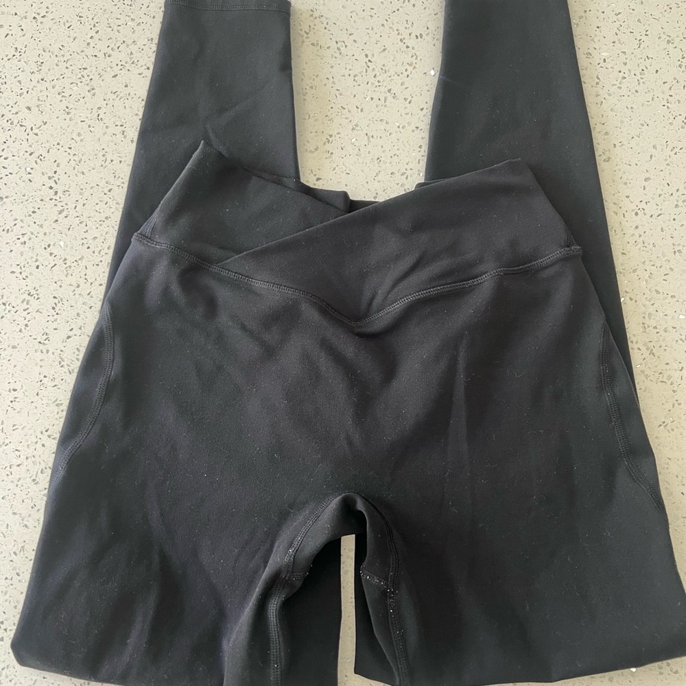 Alphalete Women's Black Crossover Waistband Leggings Size Medium No Front Seam - Picture 2 of 3